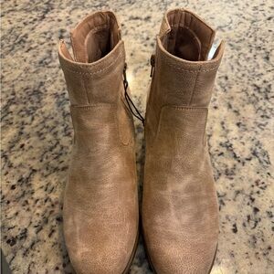 FRYE AND CO. Light Brown Ankle Booties
